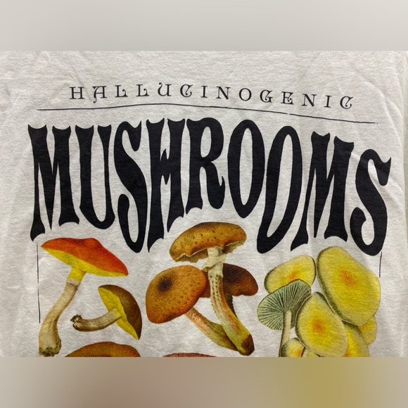 Teen Hearts Hallucinogenic Mushrooms Ivory Color Men’s Short Sleeve Size Medium - Picture 7 of 13